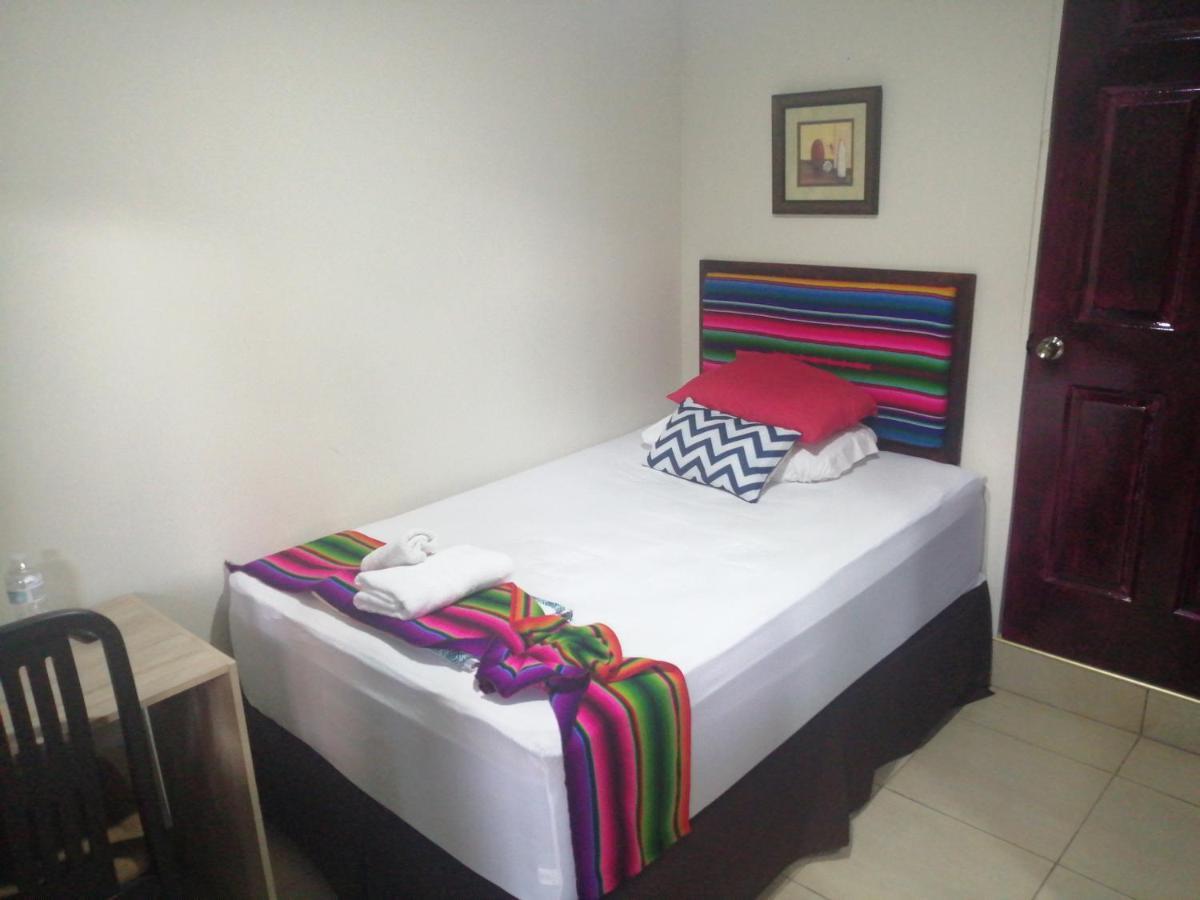 Hotel Antiguo Antiguo Cuscatlán Oda fotoğraf